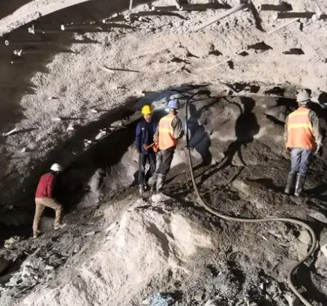 连州隧道拱顶带模注浆料，微膨胀注浆料的特点及施工工艺